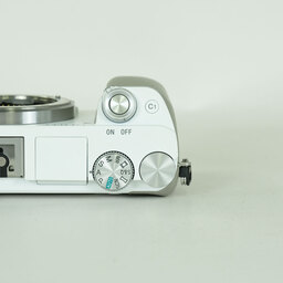 SONY α6100（ILCE-6100）