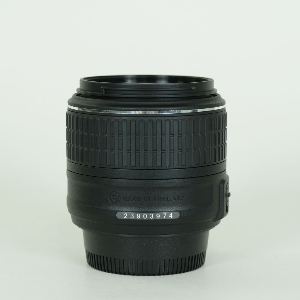 Nikon AF-S DX NIKKOR 18-55mm f3.5-5.6G VR II Nikon AF-S DX NIKKOR 18-55mm f3.5-5.6G VR II