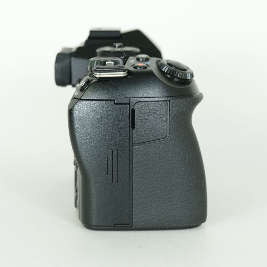 OLYMPUS OM-D E-M1 Mark II