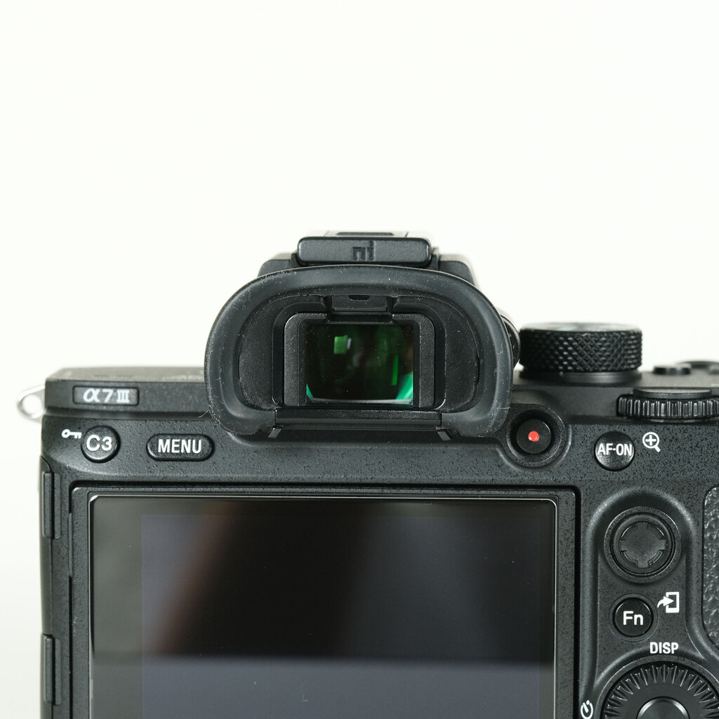 SONY α7 III（ILCE-7M3）の出品 | ONE SCENE（ワンシーン）