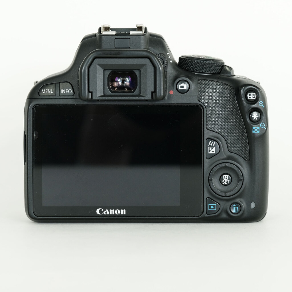 Canon EOS Kiss X7