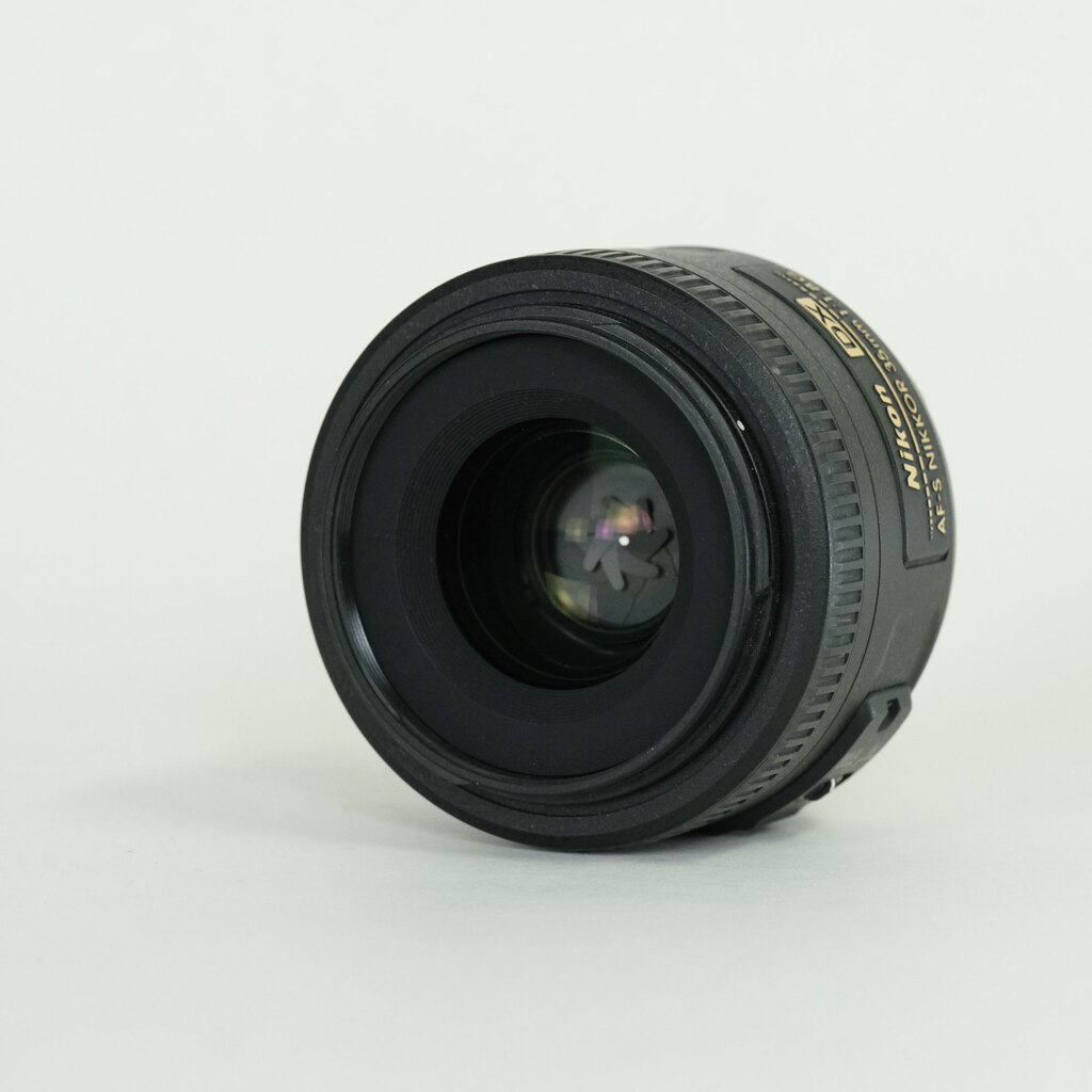 Nikon AF-S DX NIKKOR 35mm f/1.8G Nikon AF-S DX NIKKOR 35mm f/1.8G