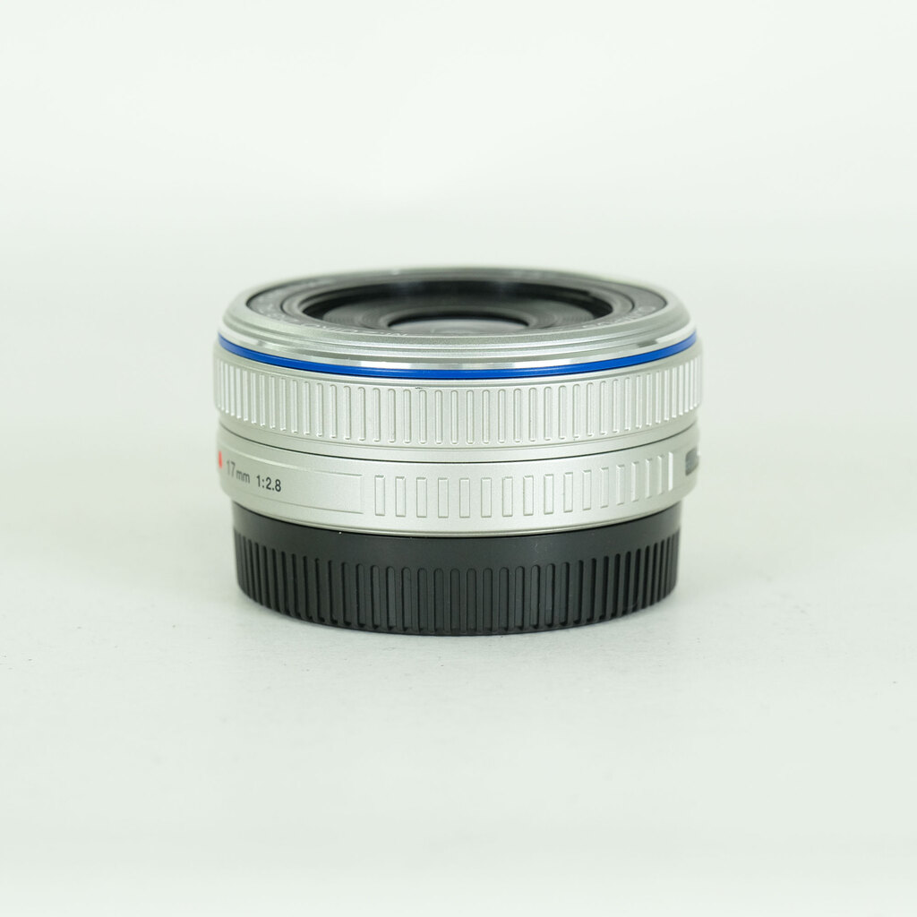 OLYMPUS M.ZUIKO DIGITAL 17mm F2.8 シルバー