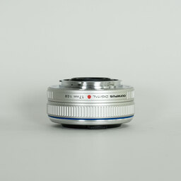 OLYMPUS M.ZUIKO DIGITAL 17mm F2.8 シルバー OLYMPUS M.ZUIKO DIGITAL 17mm F2.8 シルバー