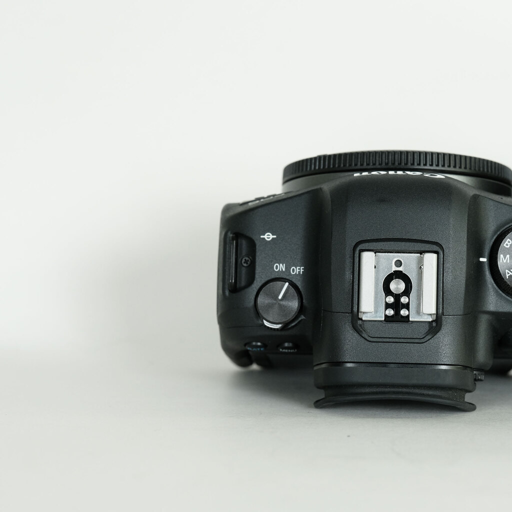 Canon EOS R6 Canon EOS R6