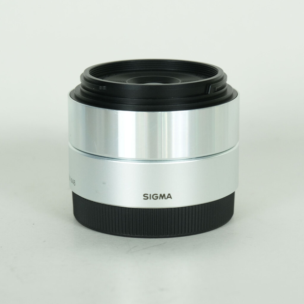 SIGMA A 30mm F2.8 DN (ソニーE用)シルバーの出品 | ONE SCENE（ワン