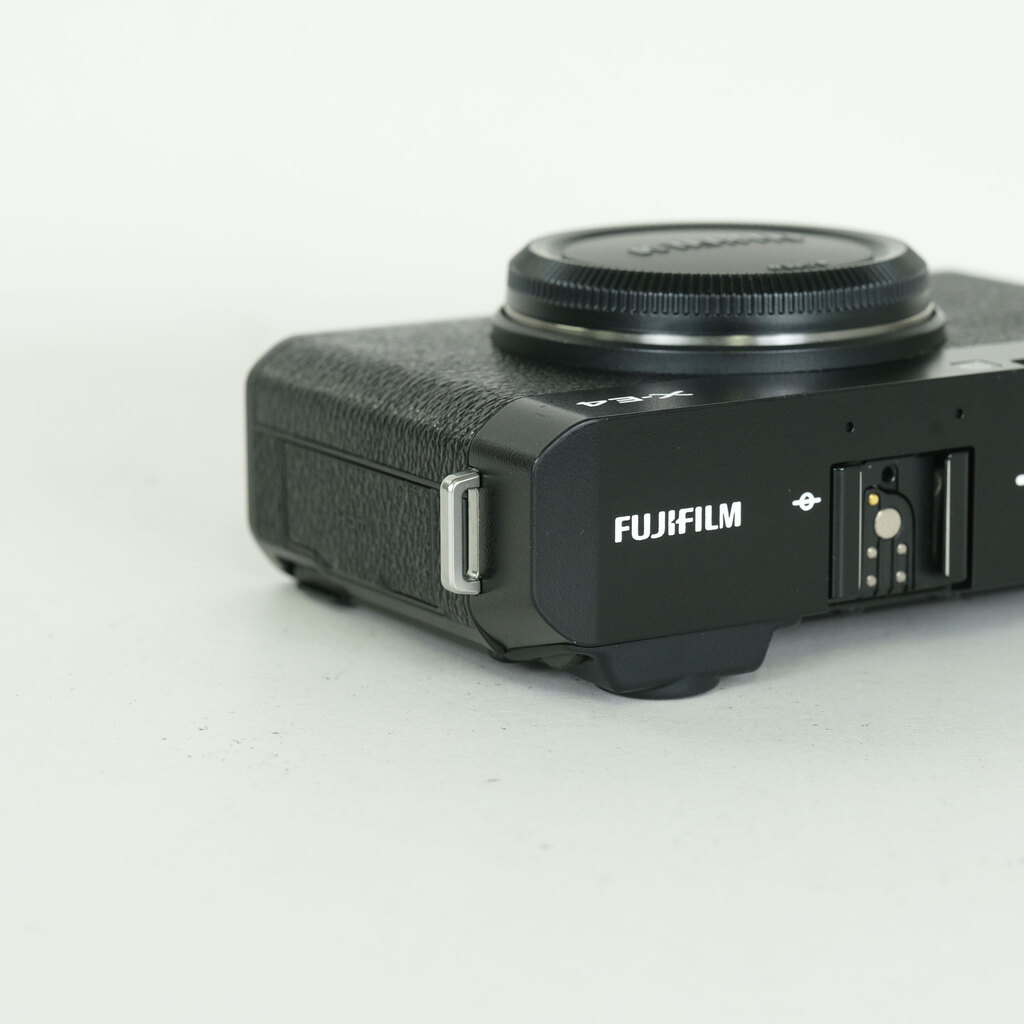FUJIFILM X-E4