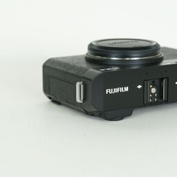 FUJIFILM X-E4