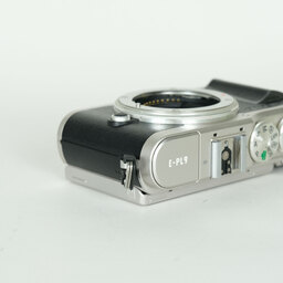 OLYMPUS PEN E-PL9