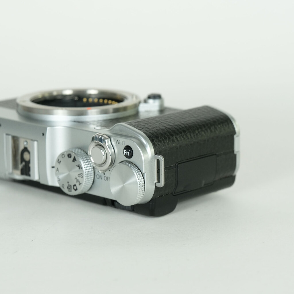 FUJIFILM X-A1 ボディ シルバー