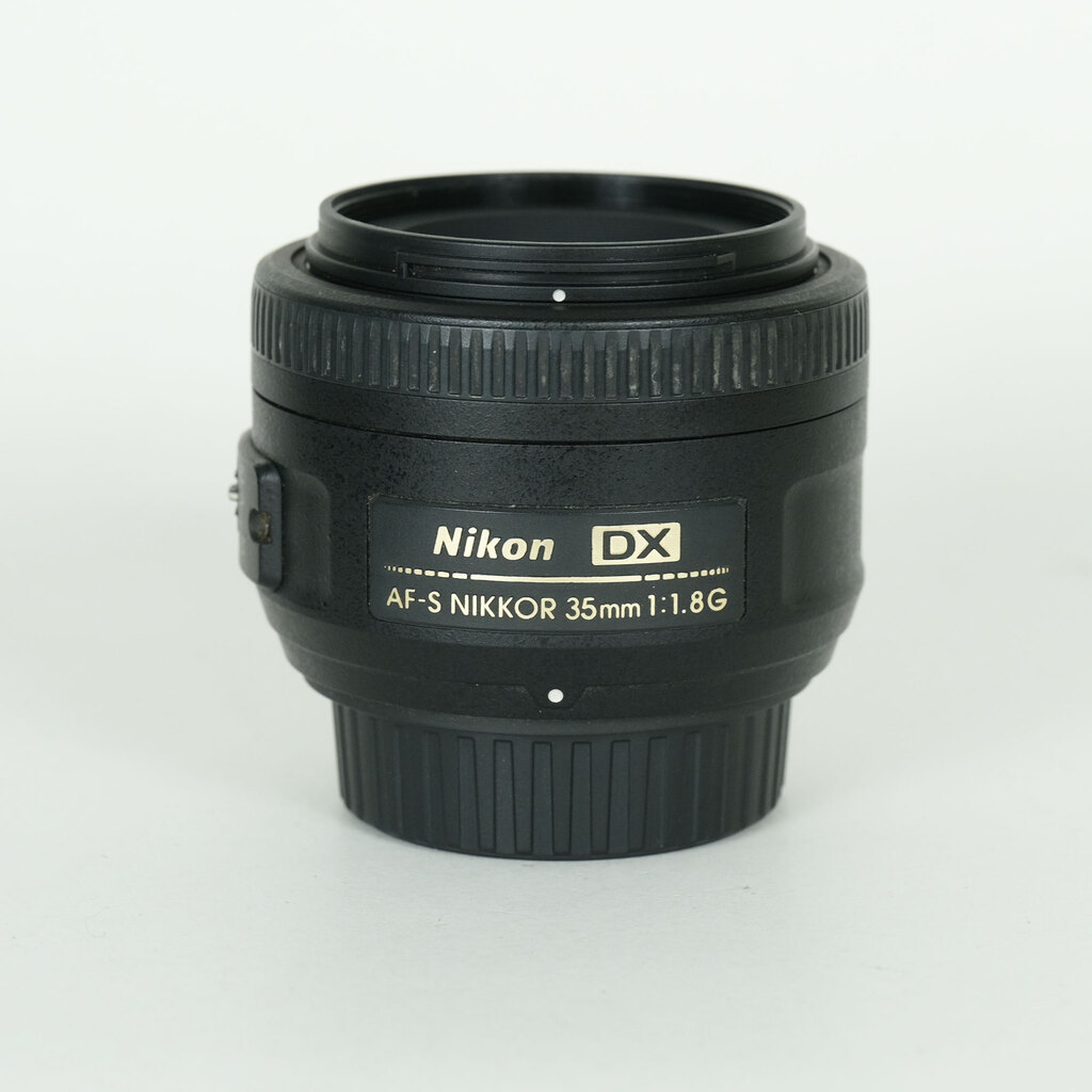 Nikon AF-S DX NIKKOR 35mm f/1.8G Nikon AF-S DX NIKKOR 35mm f/1.8G