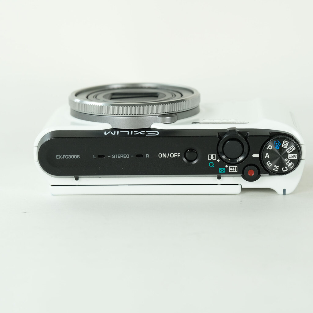 CASIO EXILIM EX-FC300SWE ホワイトの出品 | ONE SCENE（ワンシーン）