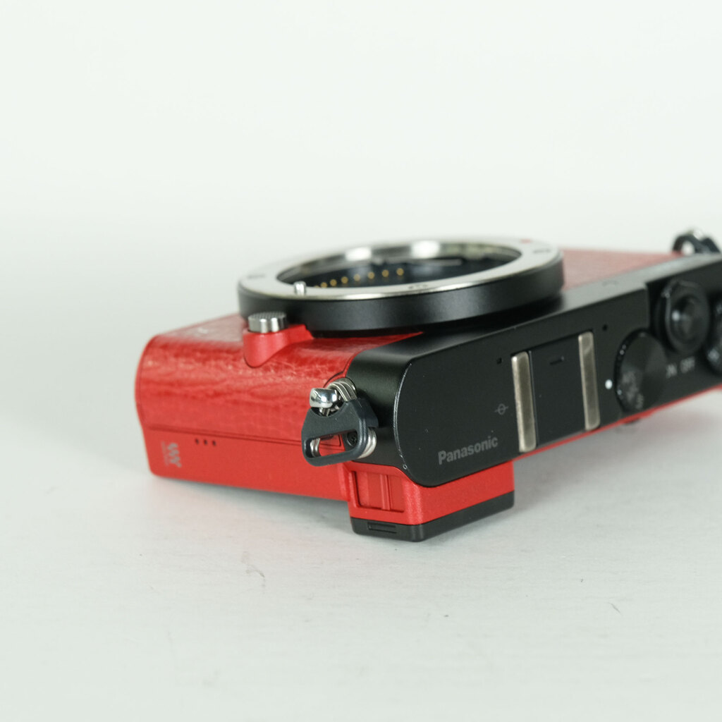 Panasonic LUMIX DMC-GM5ボディ レッドの出品 | ONE SCENE（ワンシーン）