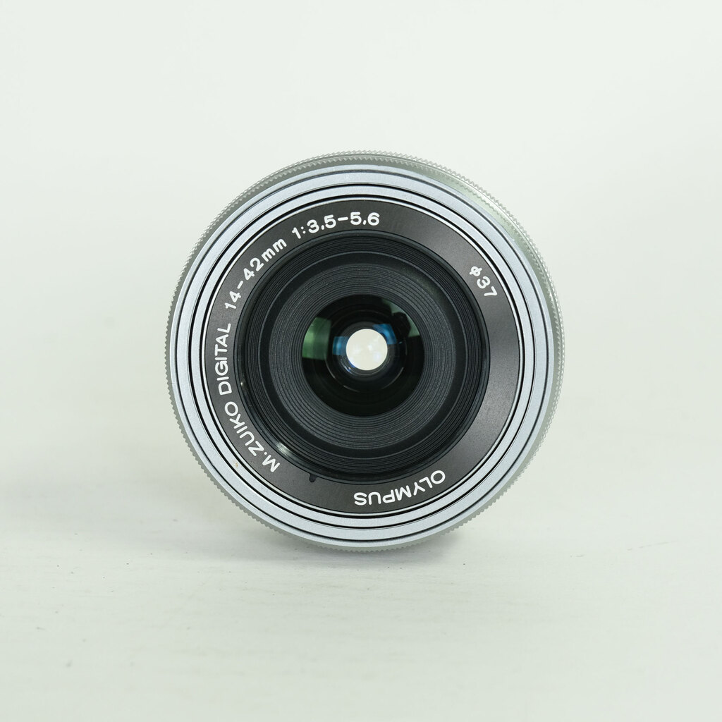 OLYMPUS M.ZUIKO DIGITAL ED 14-42mm F3.5-5.6 EZ シルバー