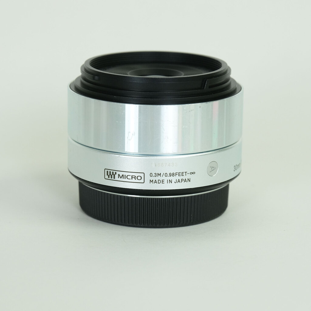 SIGMA A 30mm F2.8 DN (マイクロフォーサーズ用)シルバー SIGMA A 30mm F2.8 DN (マイクロフォーサーズ用)シルバー