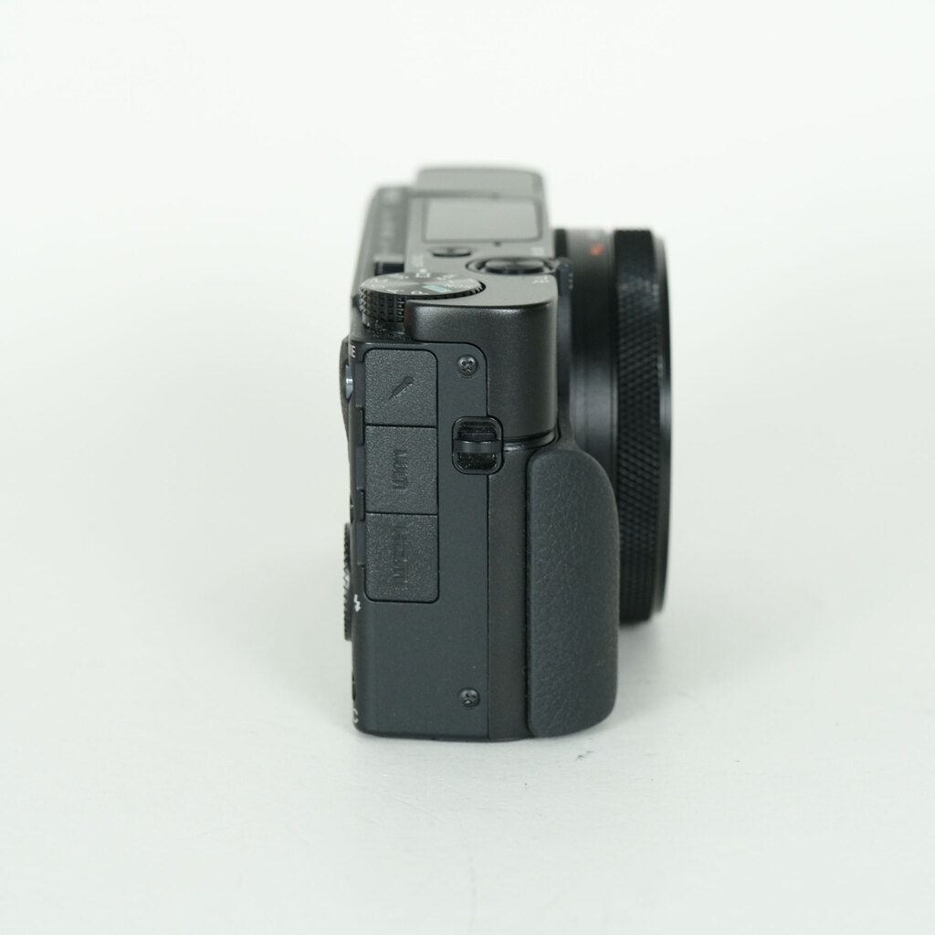 SONY Cyber-shot DSC-RX100M7