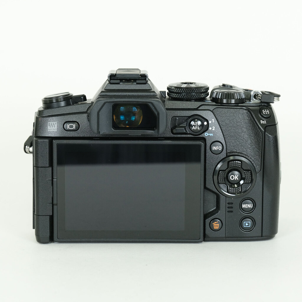 OLYMPUS OM-D E-M1 Mark II