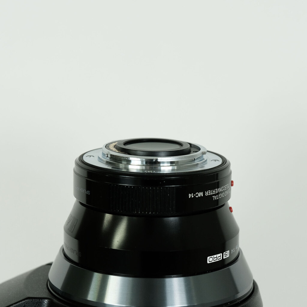 OLYMPUS M.ZUIKO DIGITAL ED 300mm F4.0 IS PRO