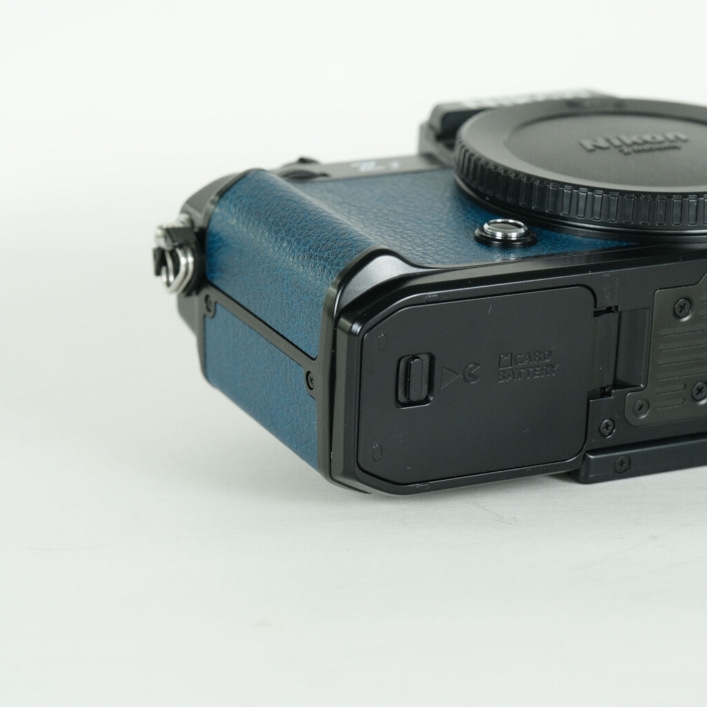 Nikon Z f プレミアムエクステリア張替済みの出品 | ONE SCENE（ワン