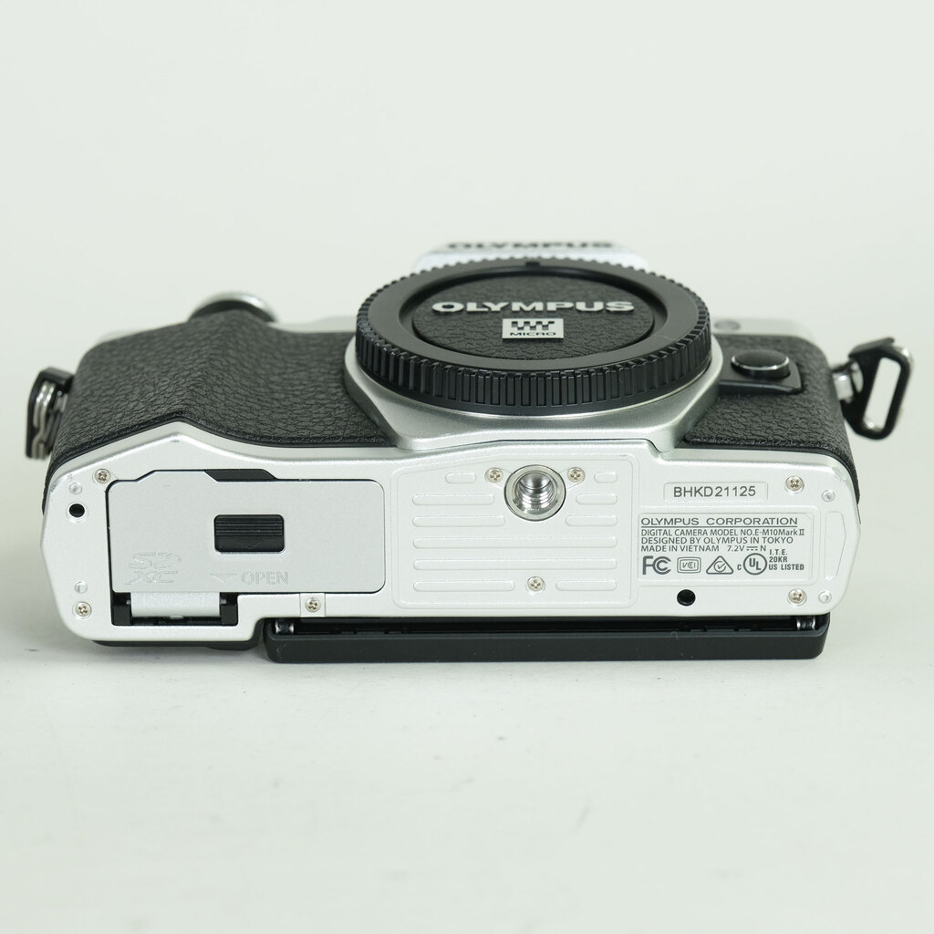 OLYMPUS OM-D E-M10 Mark II