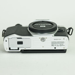 OLYMPUS OM-D E-M10 Mark II