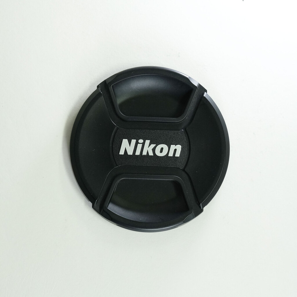 Nikon AF-S DX Zoom-Nikkor 17-55mm f/2.8G IF-ED Nikon AF-S DX Zoom-Nikkor 17-55mm f/2.8G IF-ED