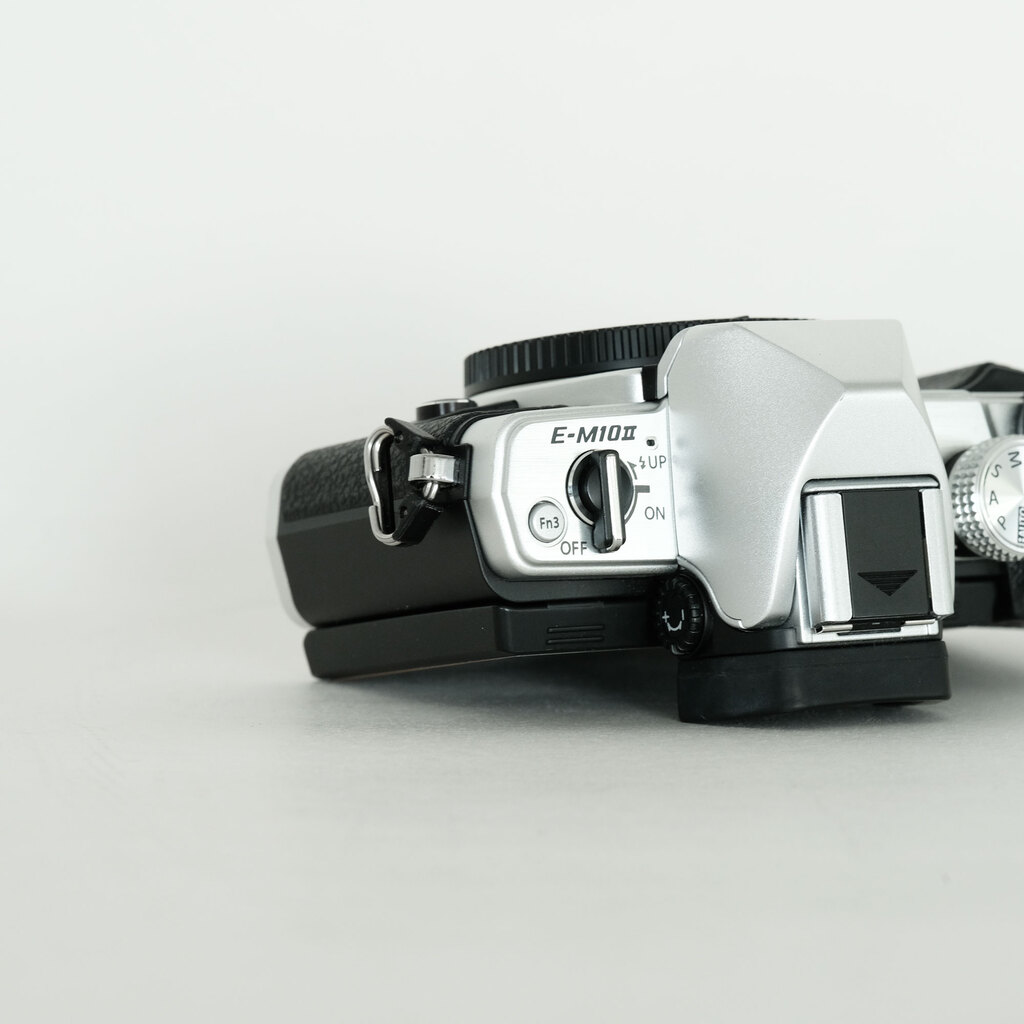 OLYMPUS OM-D E-M10 Mark II