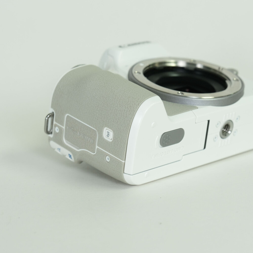 Canon EOS Kiss M2