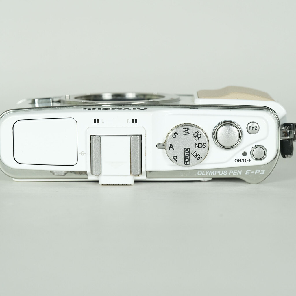 OLYMPUS PEN E-P3 ボディ ホワイトの出品 | ONE SCENE（ワンシーン）
