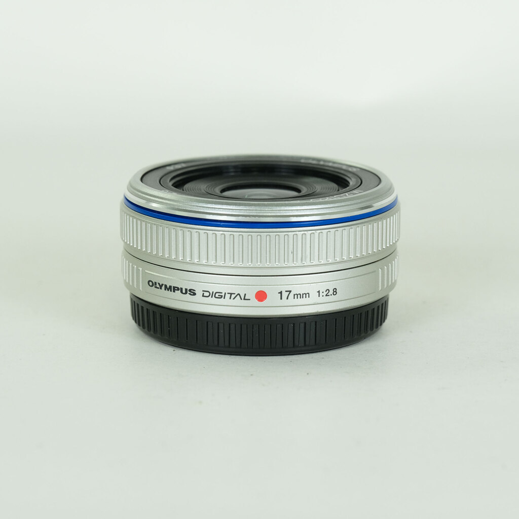 OLYMPUS M.ZUIKO DIGITAL 17mm F2.8 シルバー