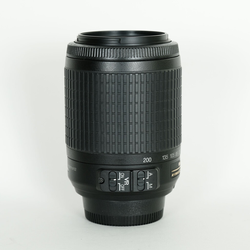 Nikon AF-S DX VR Zoom-Nikkor 55-200mm F4-5.6G IF-ED Nikon AF-S DX VR Zoom-Nikkor 55-200mm F4-5.6G IF-ED