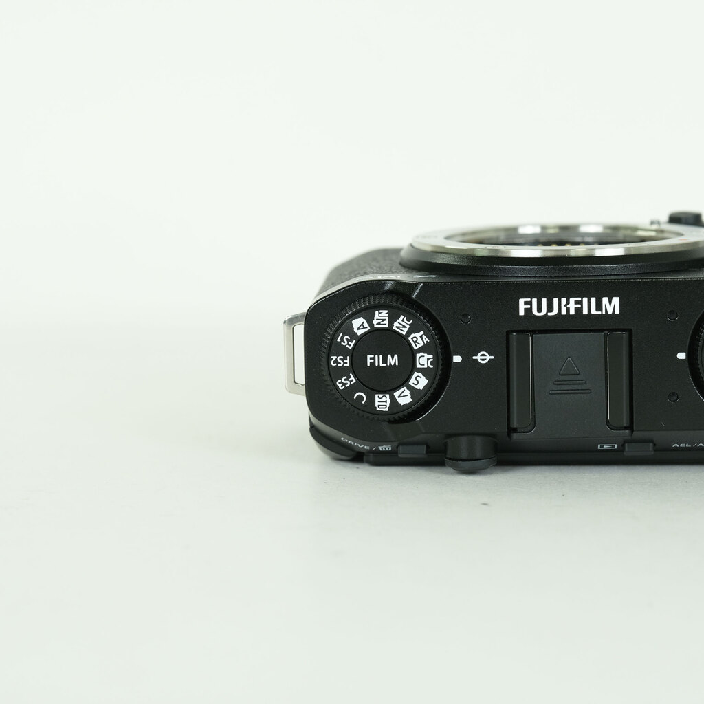 FUJIFILM X-M5
