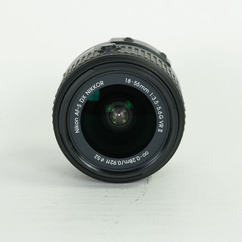 Nikon AF-S DX NIKKOR 18-55mm f3.5-5.6G VR II Nikon AF-S DX NIKKOR 18-55mm f3.5-5.6G VR II