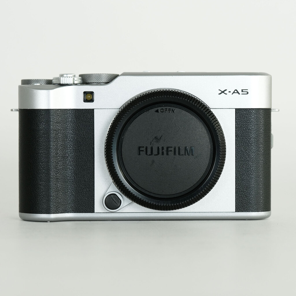 FUJIFILM X-A5