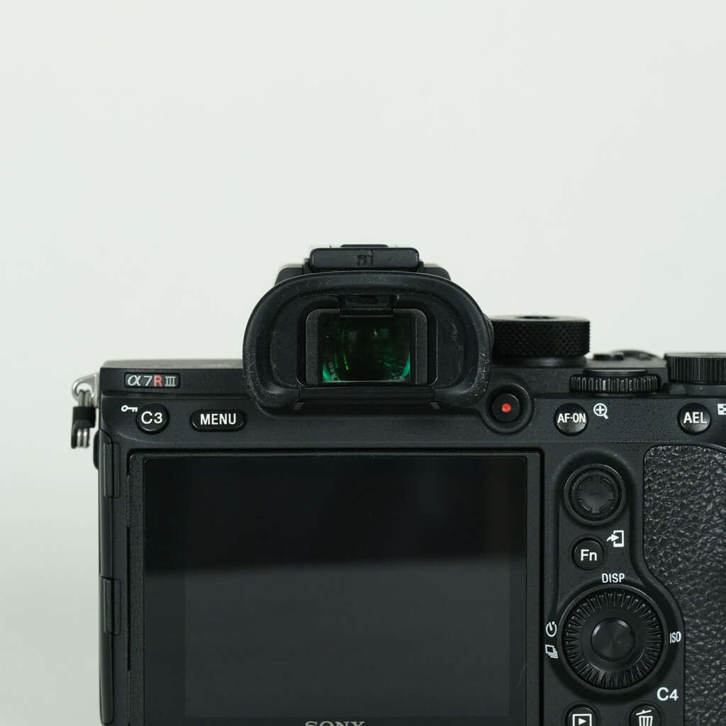 SONY α7R III（ILCE-7RM3）の出品 | ONE SCENE（ワンシーン）