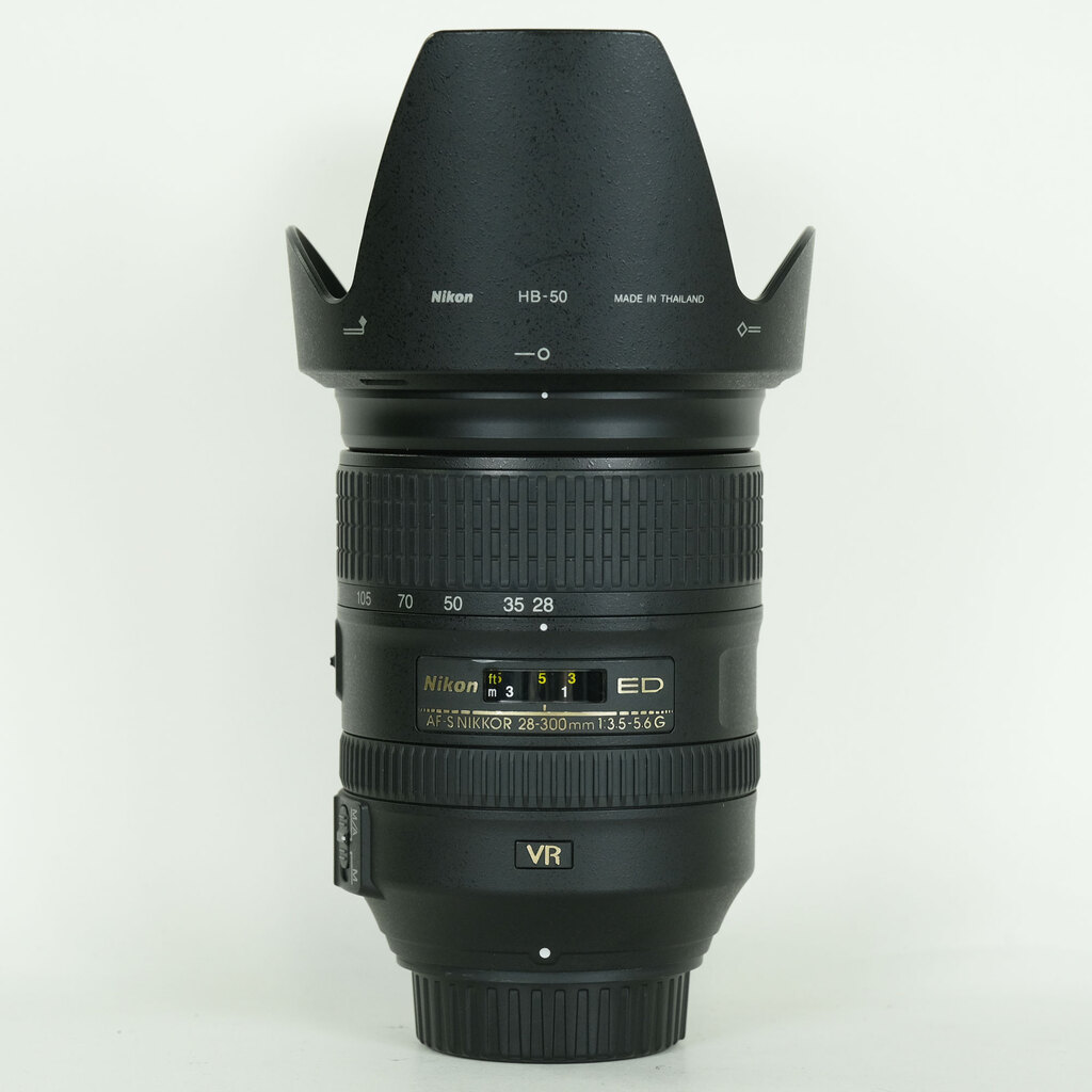Nikon AF-S NIKKOR 28-300mm f/3.5-5.6G ED VR Nikon AF-S NIKKOR 28-300mm f/3.5-5.6G ED VR