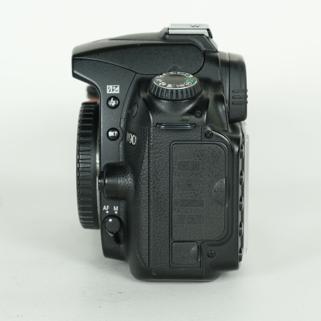 Nikon D90 ボディの出品 | ONE SCENE（ワンシーン）