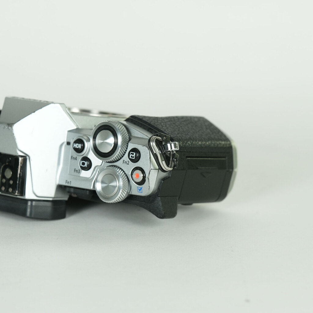 OLYMPUS OM-D E-M5 Mark II