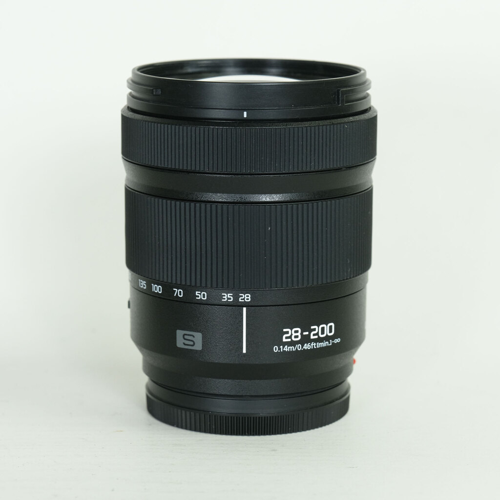 Panasonic LUMIX S 28-200mm F4-7.1 MACRO O.I.S.