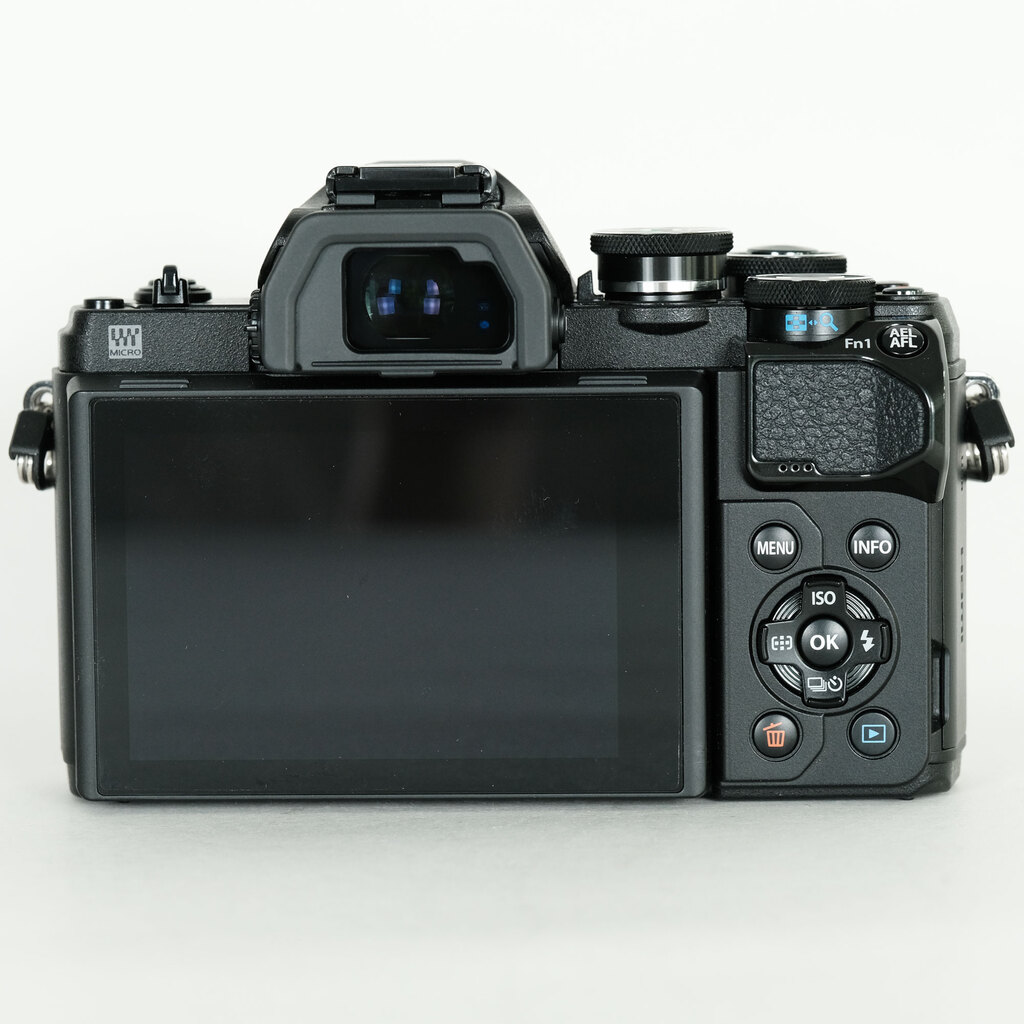 OLYMPUS OM-D E-M10 Mark III