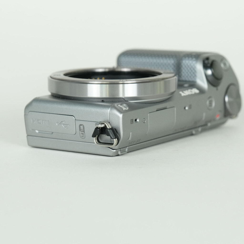 SONY α NEX-5R ボディ シルバーの出品 | ONE SCENE（ワンシーン）