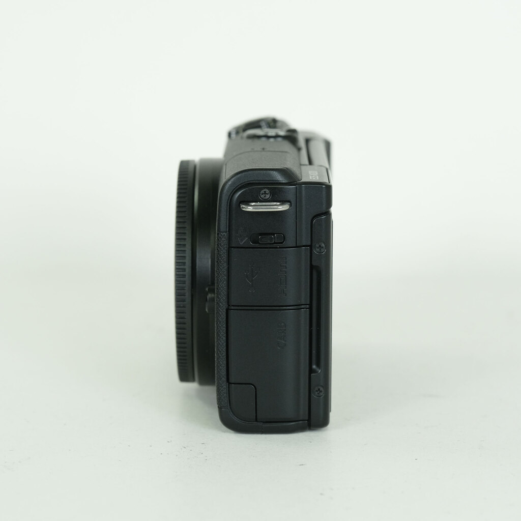 Canon EOS M200
