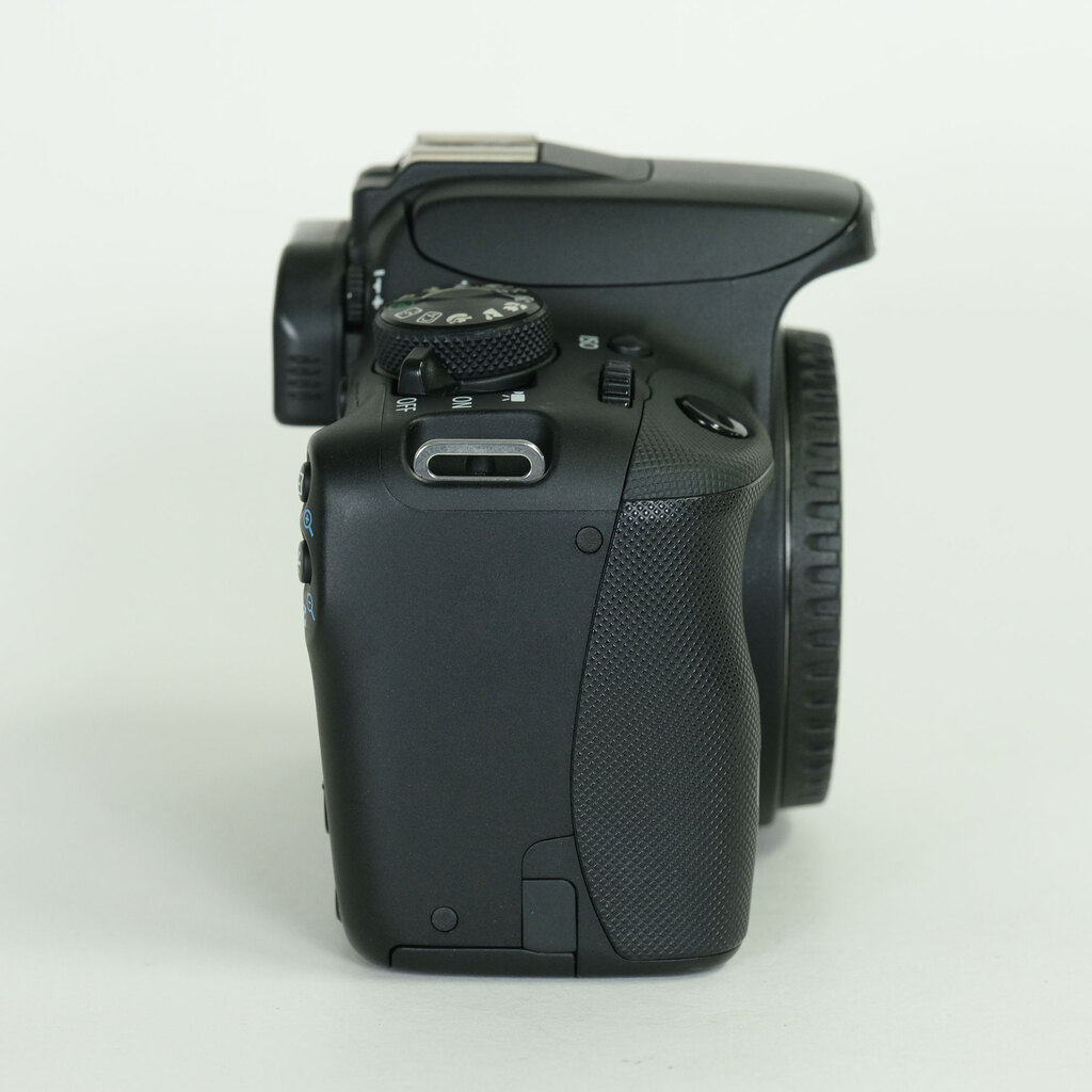 Canon EOS Kiss X7