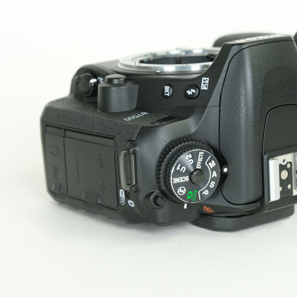 Nikon D7500