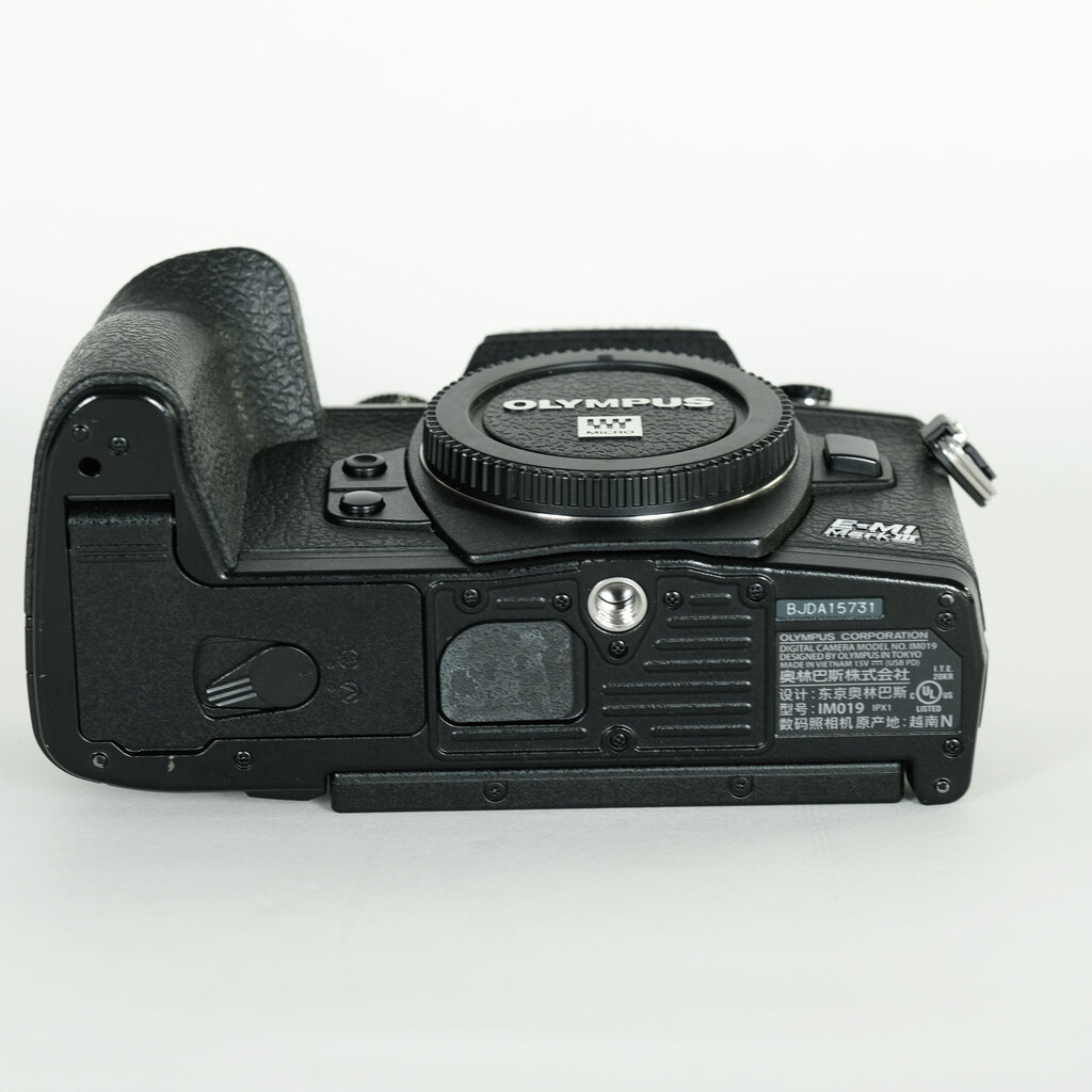 OLYMPUS OM-D E-M1 Mark III