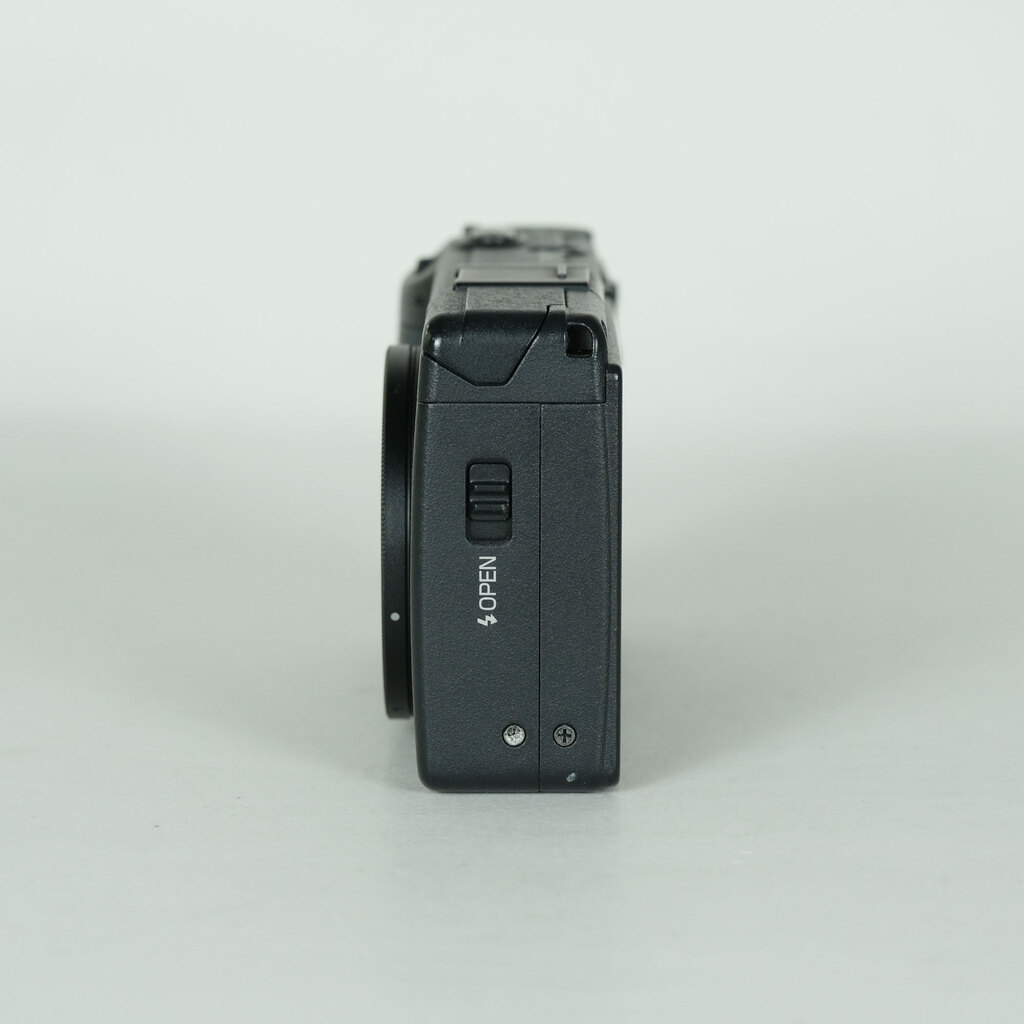 RICOH GR DIGITAL IIの出品 | ONE SCENE（ワンシーン）