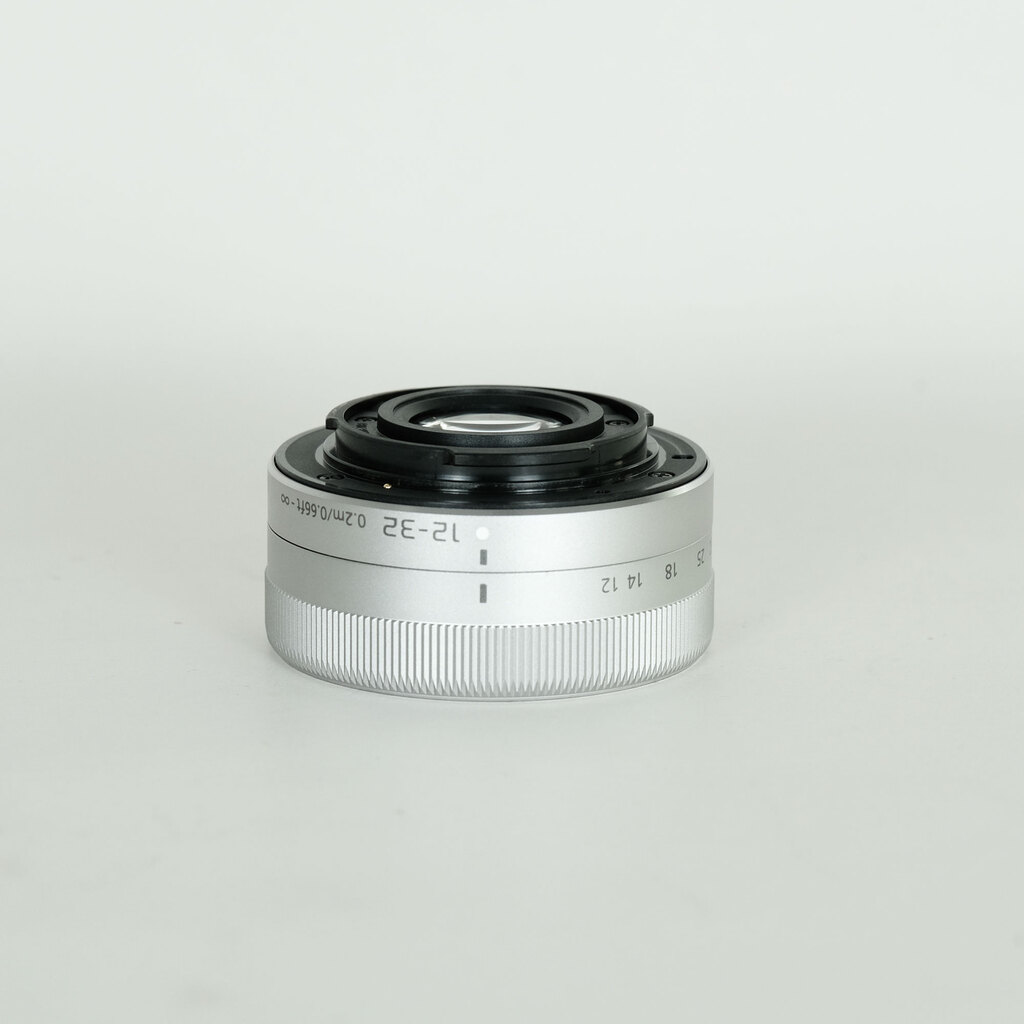 Panasonic LUMIX G VARIO 12-32mm / F3.5-5.6 ASPH. / MEGA O.I.S.