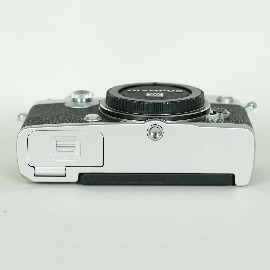 OLYMPUS PEN-F