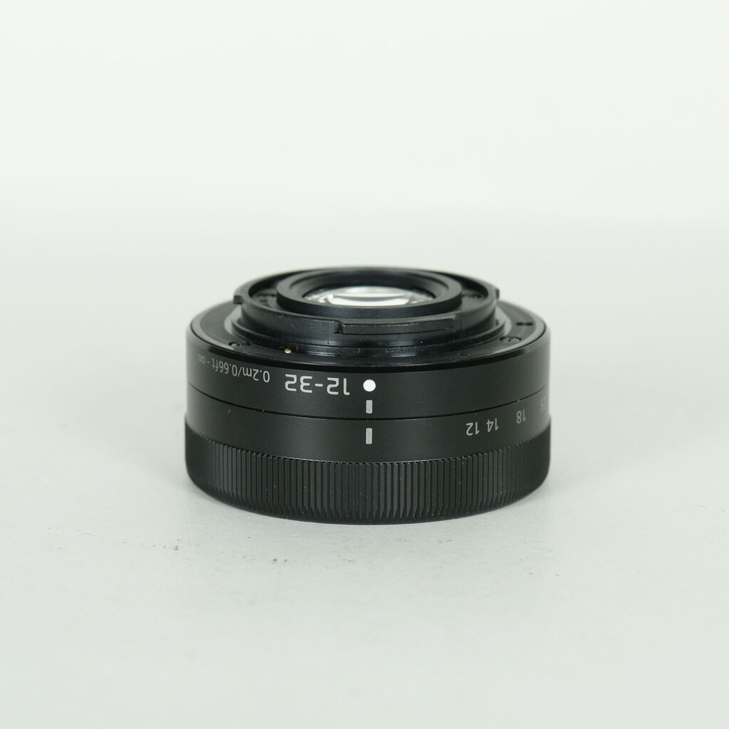 Panasonic LUMIX G VARIO 12-32mm / F3.5-5.6 ASPH. / MEGA O.I.S.の