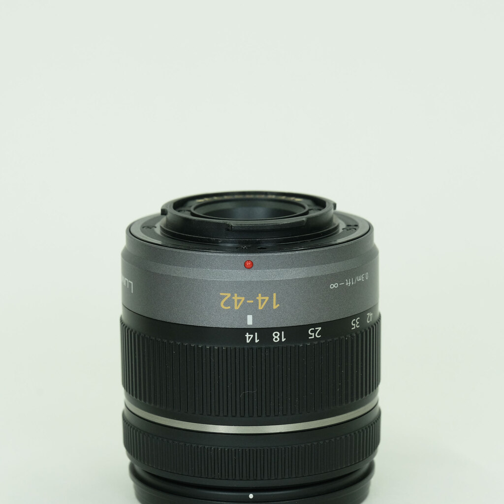 Panasonic LUMIX G VARIO 14-42mm F3.5-5.6 ASPH./MEGA O.I.S. Panasonic LUMIX G VARIO 14-42mm F3.5-5.6 ASPH./MEGA O.I.S.